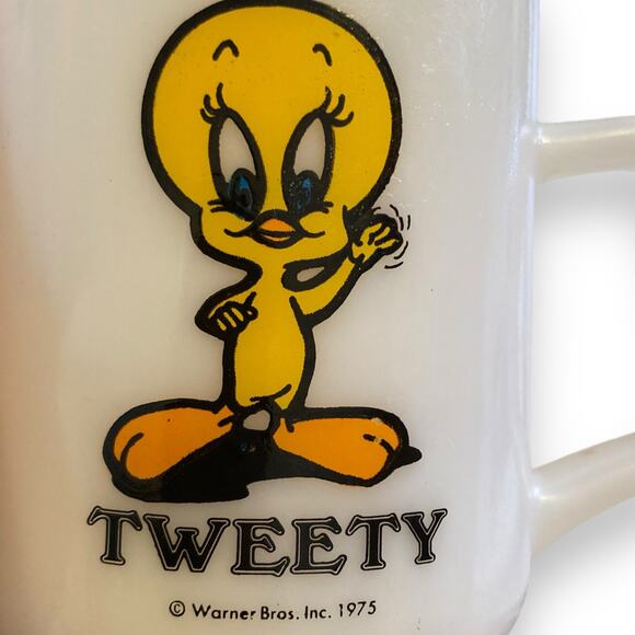 Vintage 1975 White Tweety Bird Mariott Great American Milk Glass Pedestal Mug - Picture 2 of 12